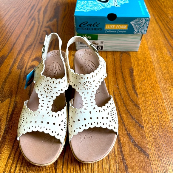 Skechers Cali Luxe Foam Beverlee Easy To Adore Vegan Wedges Cream & Cork Trim 8 - Picture 1 of 8